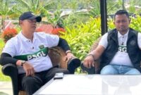 Foto : Pelatih dan Ketua PSGL. (foto: Dosaino)